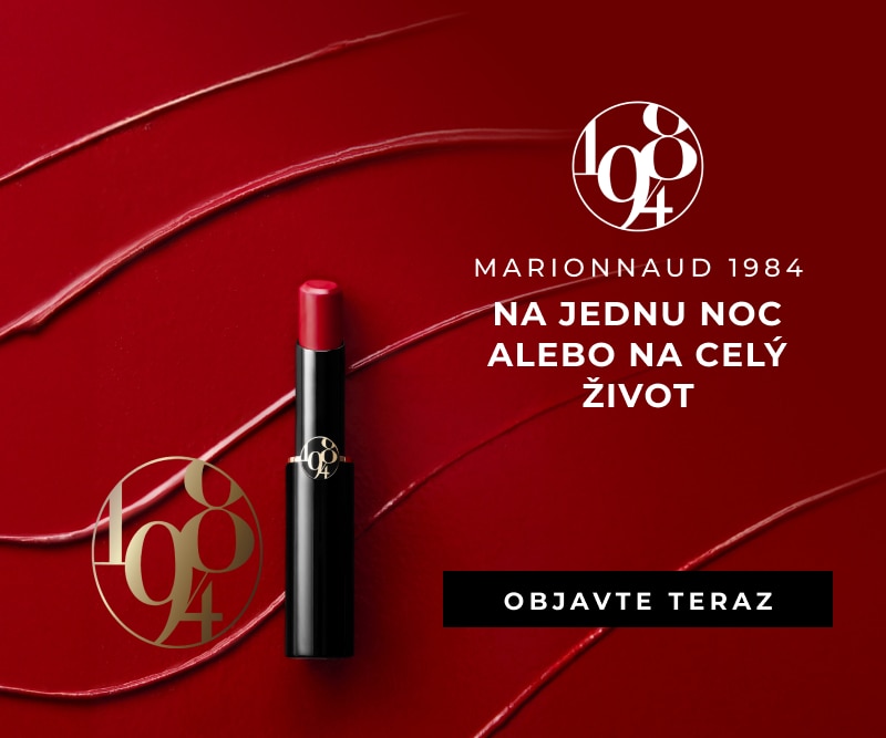 Červený rúž Marionnaud 1984 na elegantnom červenom pozadí s jemnými textúrami.