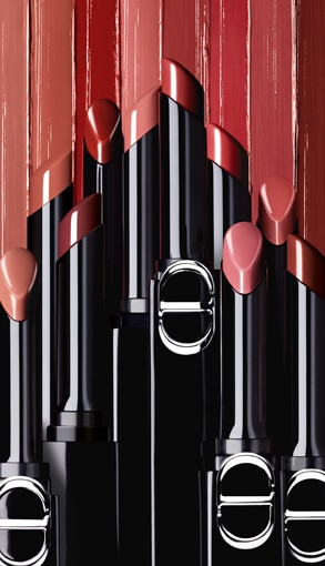 Luxusné rúže v ružových a červených odtieňoch – štýlové balenie ideálne na online nákup kozmetiky.