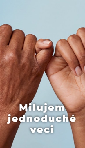 Detail rúk s prepojenými malíčkami, jednoduchosť