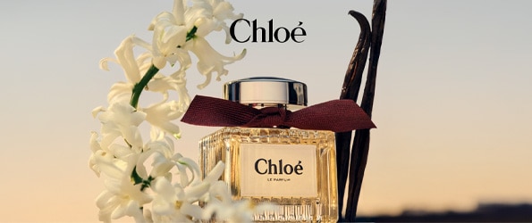 Chloé Le Parfum – dámsky parfum s kvetinovou a vanilkovou vôňou, elegantný flakón s bordovou stuhou.
