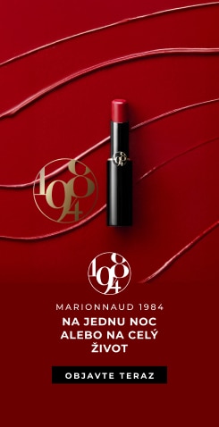 Červený rúž Marionnaud 1984 na elegantnom červenom pozadí s jemnými textúrami.