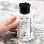 300 ML SISLEY EAU EFFICACE Odličovacie mlieko pre všetky typy pleti 4 of 4 Odličovacie mlieko pre všetky typy pleti