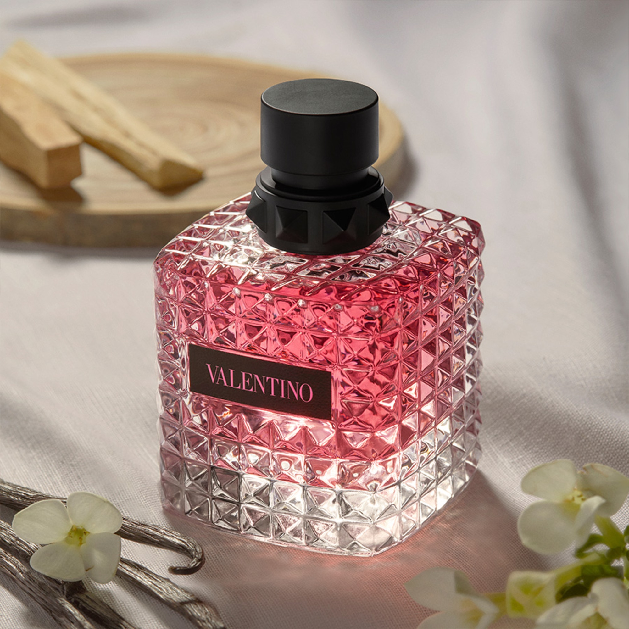 50 ML Valentino DONNA BORN IN ROMA Parfumovaná voda pre ženy  1 of 8 