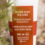 200 ML SISLEY SUPER SOIN SOLAIRE Opaľovací krém na telo s SPF30  2 of 4 Opaľovací krém na telo s SPF30