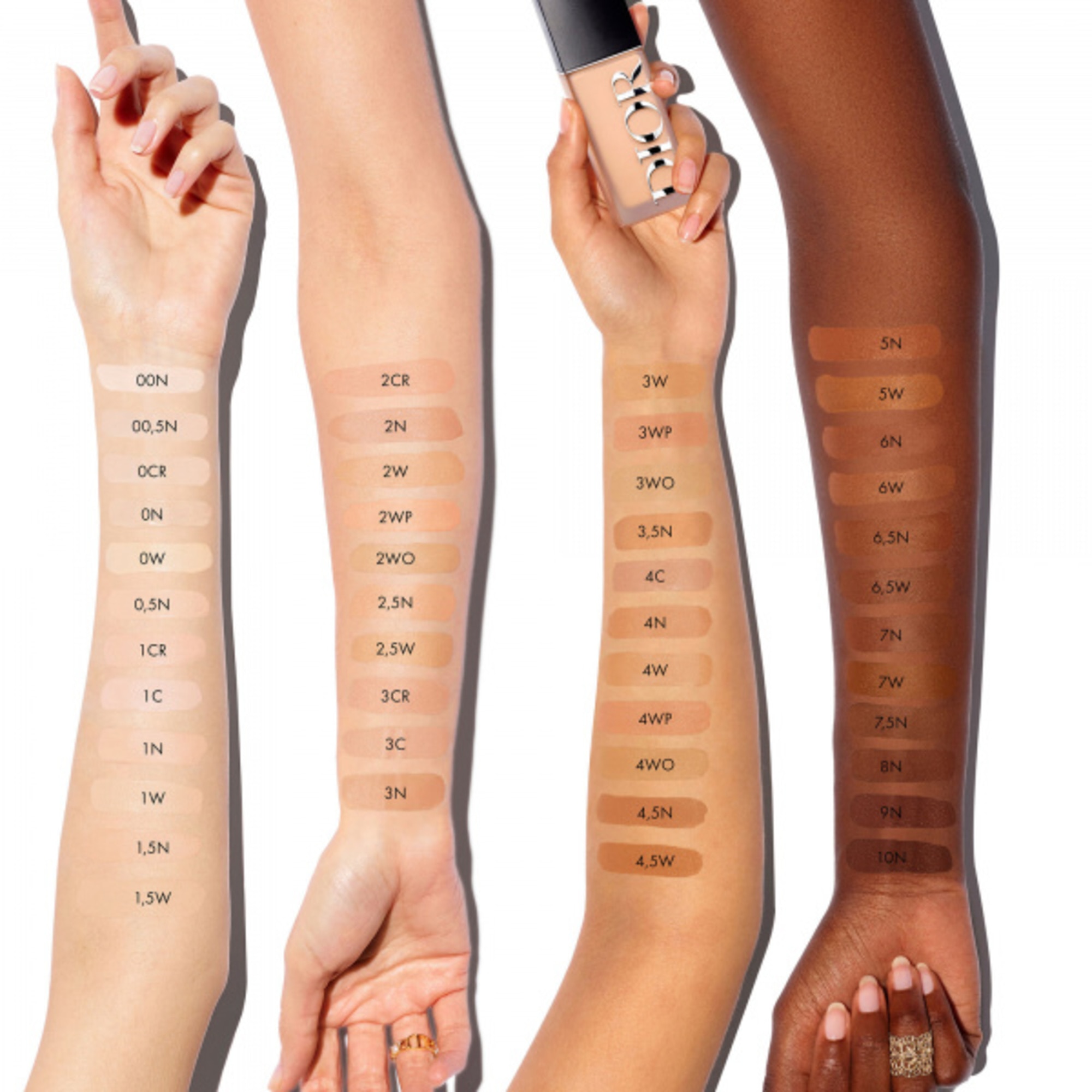 Dior FOREVER SKIN WEAR Make-up s prirodzeným matným efektom 1 of 4