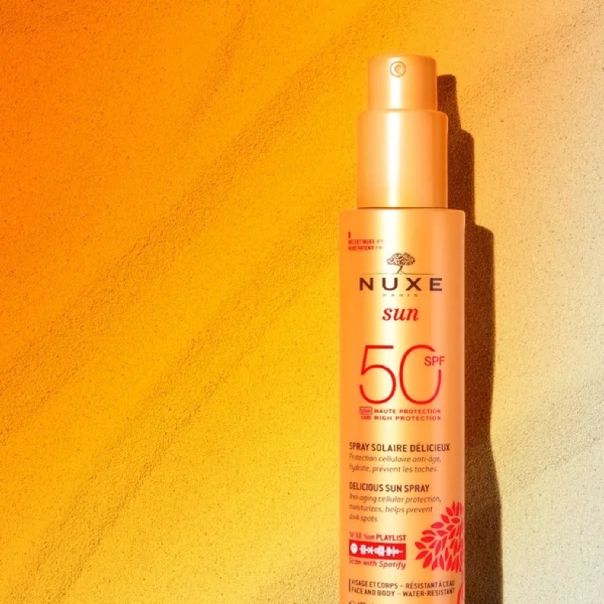 150 ML Nuxe SUN Jemný opaľovací sprej na tvár a telo s veľmi vysokou ochranou SPF 50 1 of 3