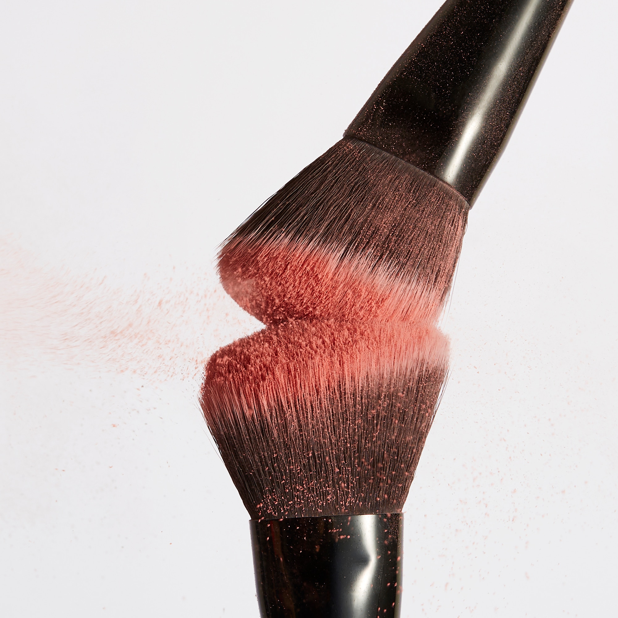 Štetec na lícenku a bronzer