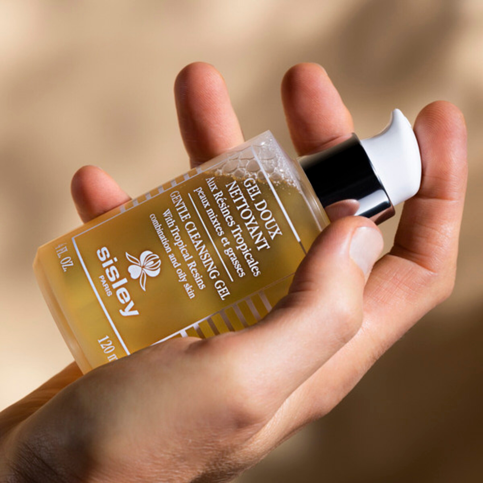 Čistiaci a odličovací gél