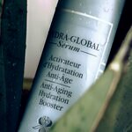 30 ML SISLEY HYDRA-GLOBAL INTENSE ANTI-AGING Hydratačné protivráskové sérum 4 of 6 Hydratačné protivráskové sérum