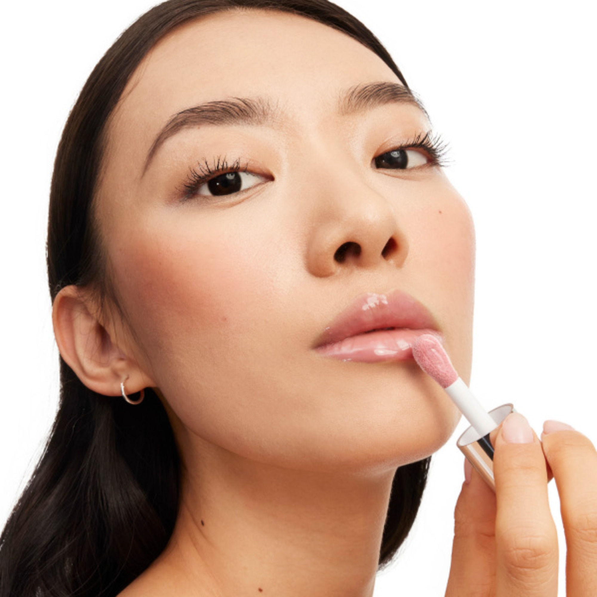 Vyplňujúci olejový lesk na pery