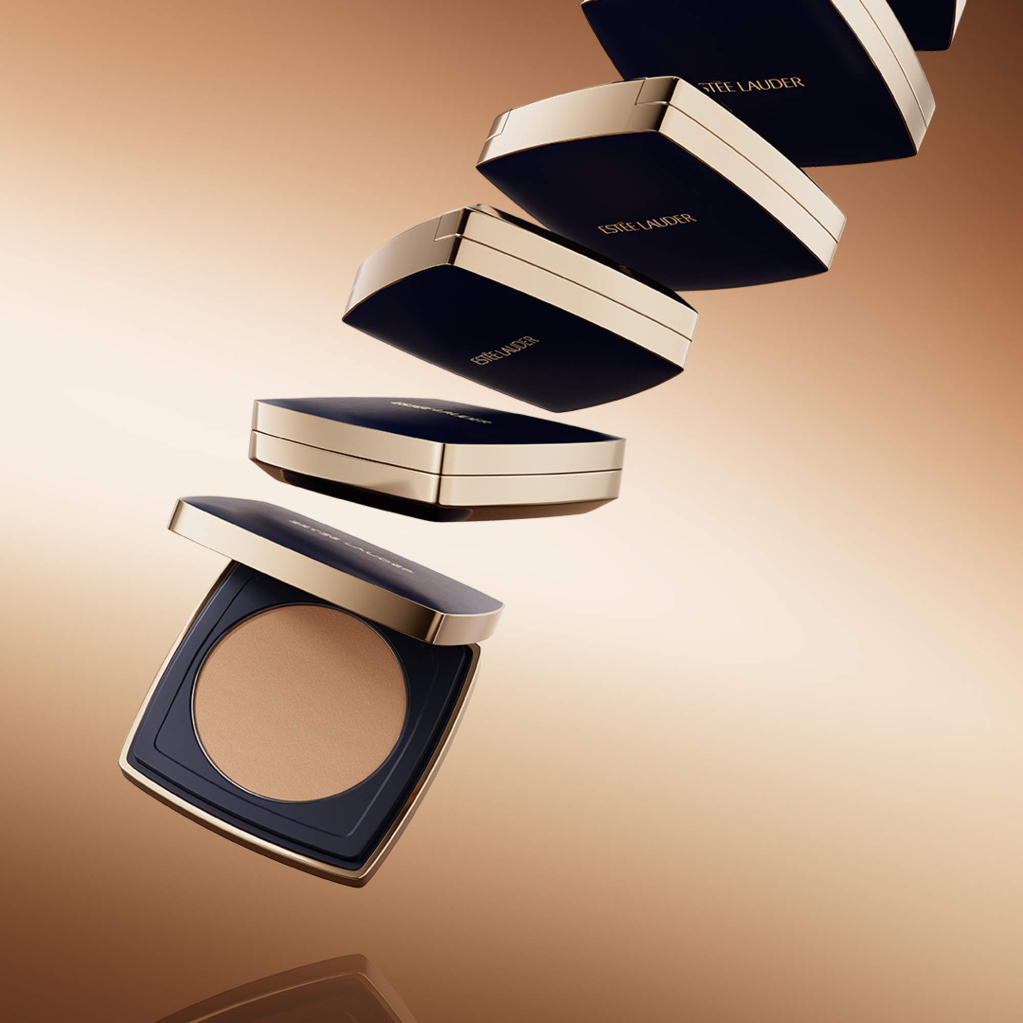 ESTÉE LAUDER DOUBLE WEAR STAY IN PLACE POWDER FOUNDATION Pudrový make-up 1 of 3
