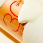 150 ML Nuxe SUN Jemný opaľovací sprej na tvár a telo s vysokou ochranou SPF 30 3 of 3 Jemný opaľovací sprej na tvár a telo s vysokou ochranou SPF 30