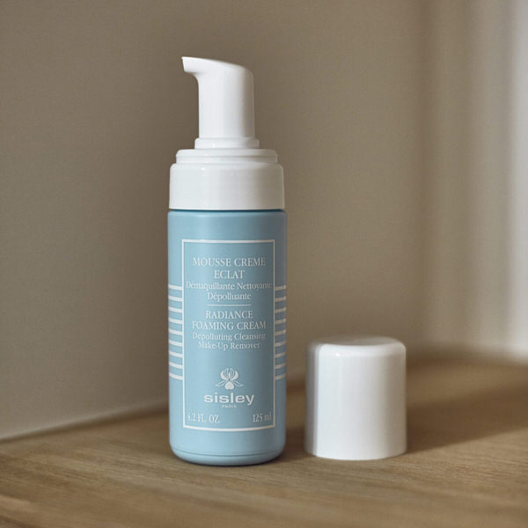 Odličovacia a čistiaca pena