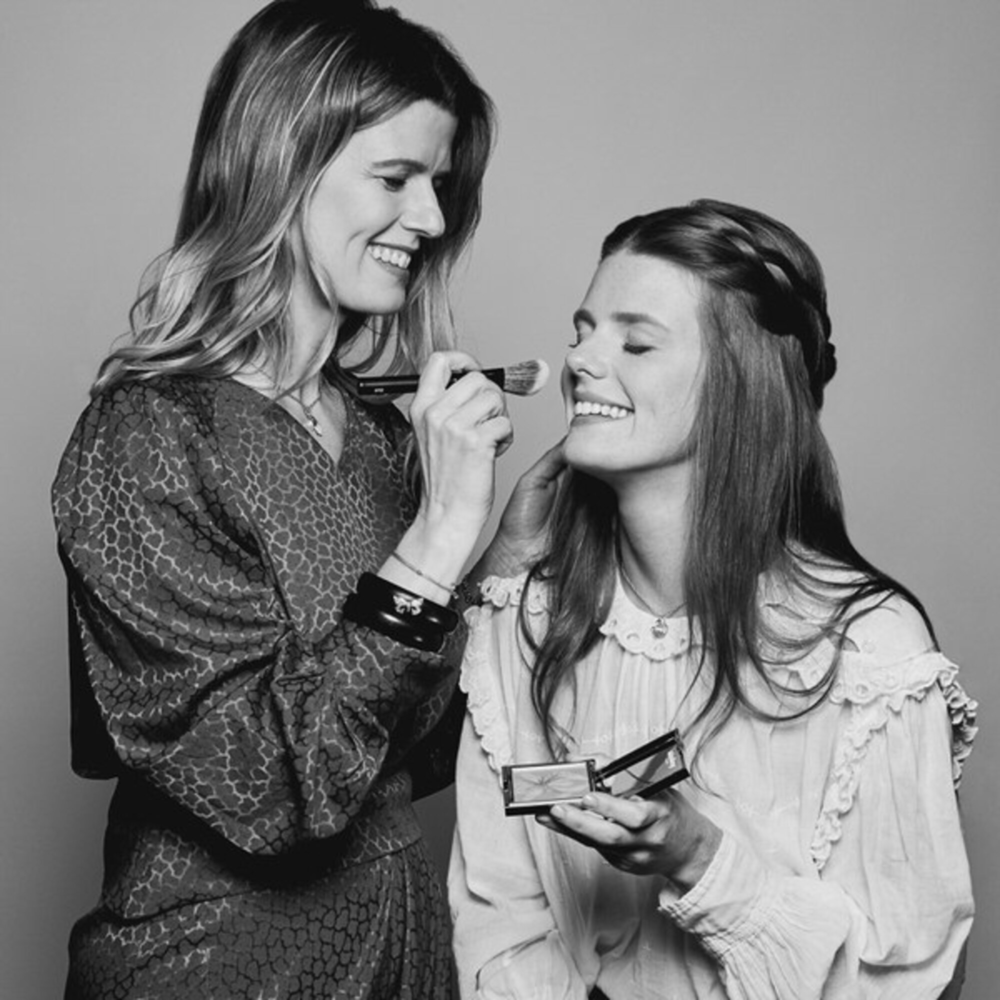 Rozjasňujúca kompaktná lícenka