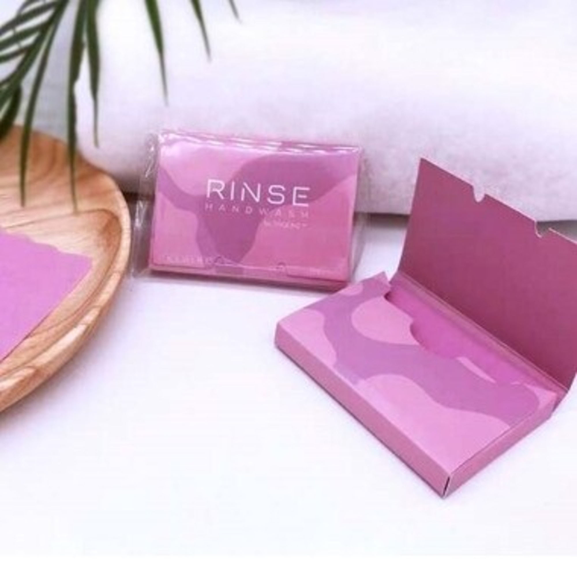 CORVENTIVE TRAVEL SOAP RED APPLE Cestovné mydlo rozpustné tablety s vôňou jablka 1 of 1