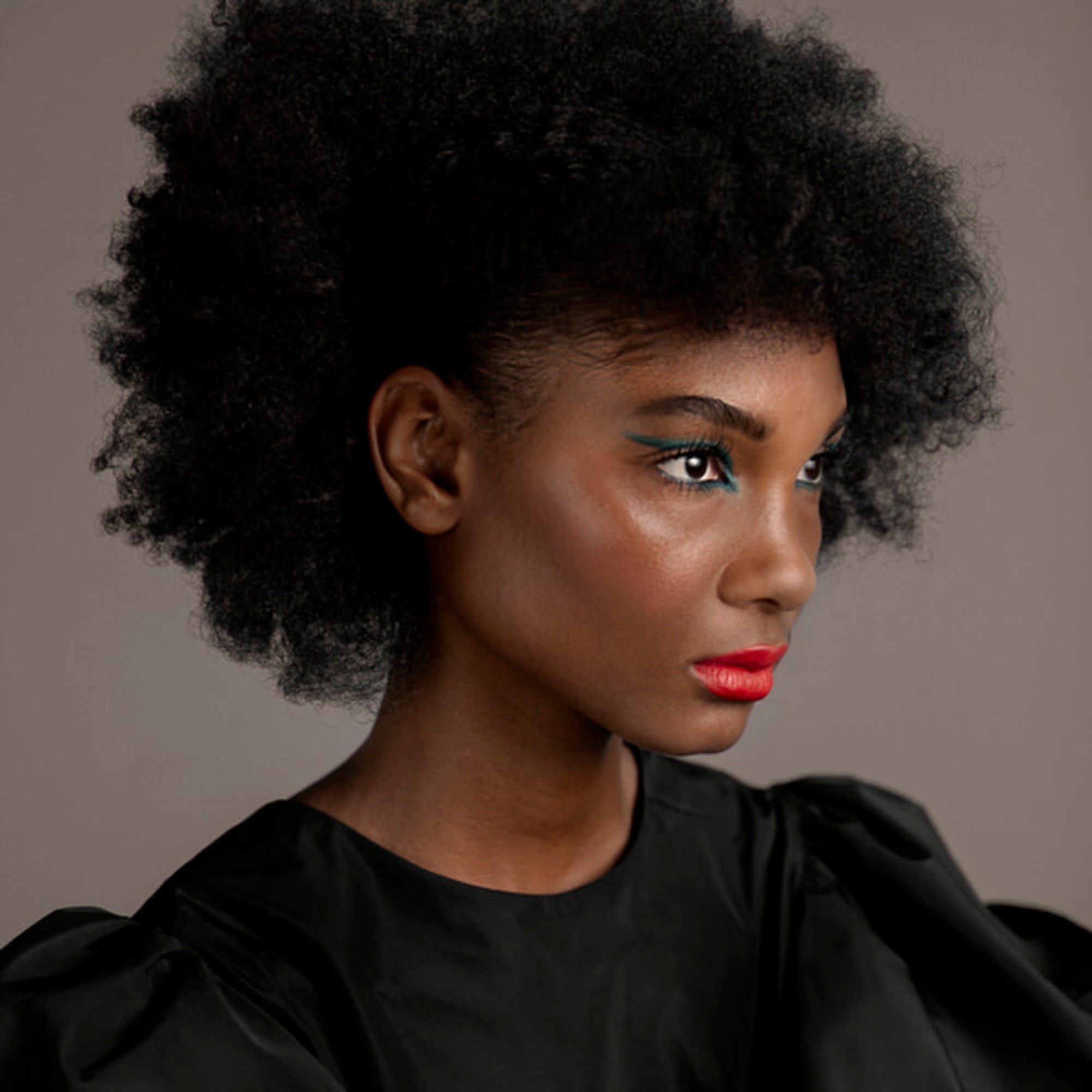 Rozjasňujúca kompaktná lícenka