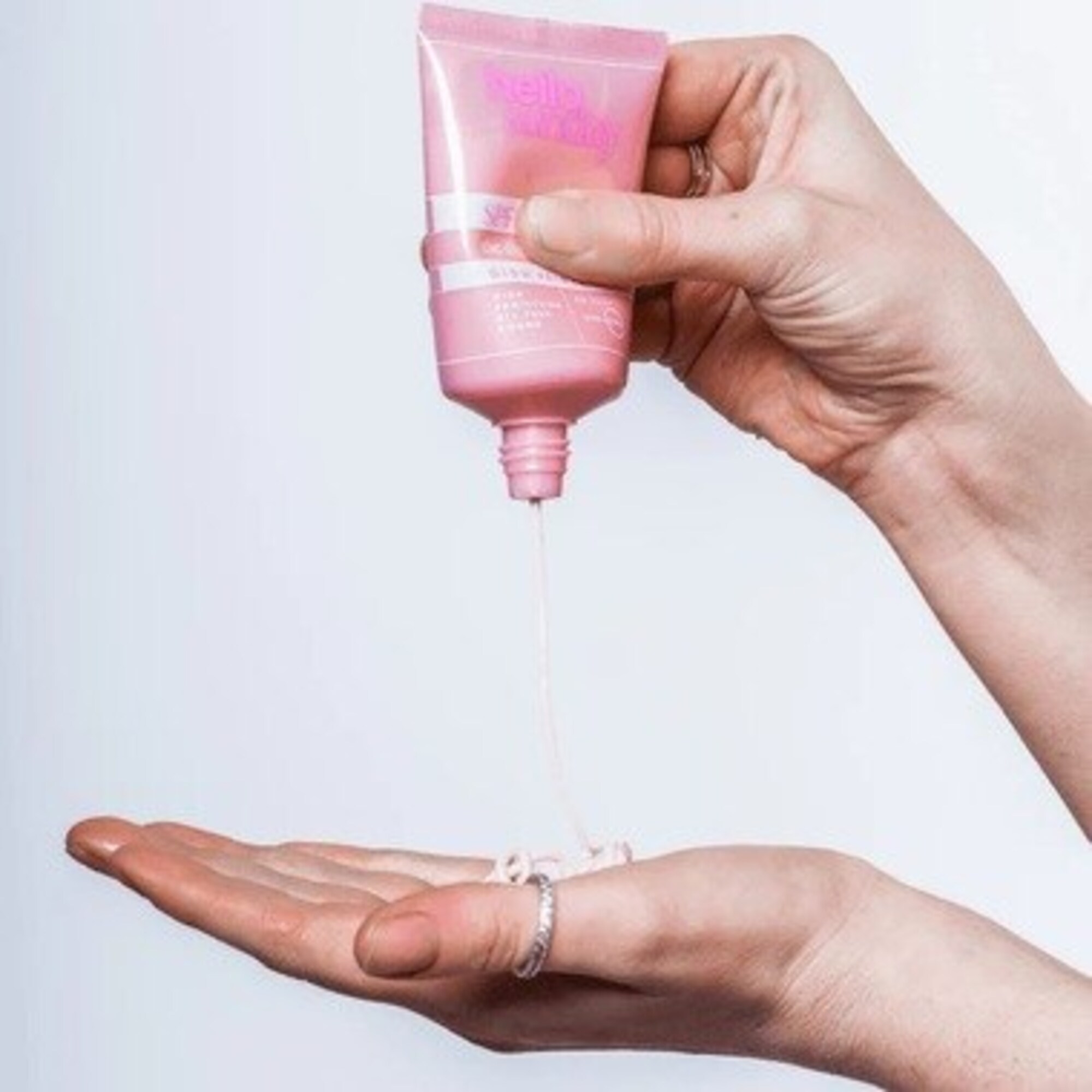 Rozjasňujúci podkladový krém SPF 50