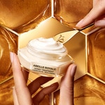 50 ML GUERLAIN ABEILLE ROYALE HONEY TREATMENT RICH CREAM REFILL Bohatý a vyživujúci krém - náhradná náplň 4 of 5 Bohatý a vyživujúci krém - náhradná náplň