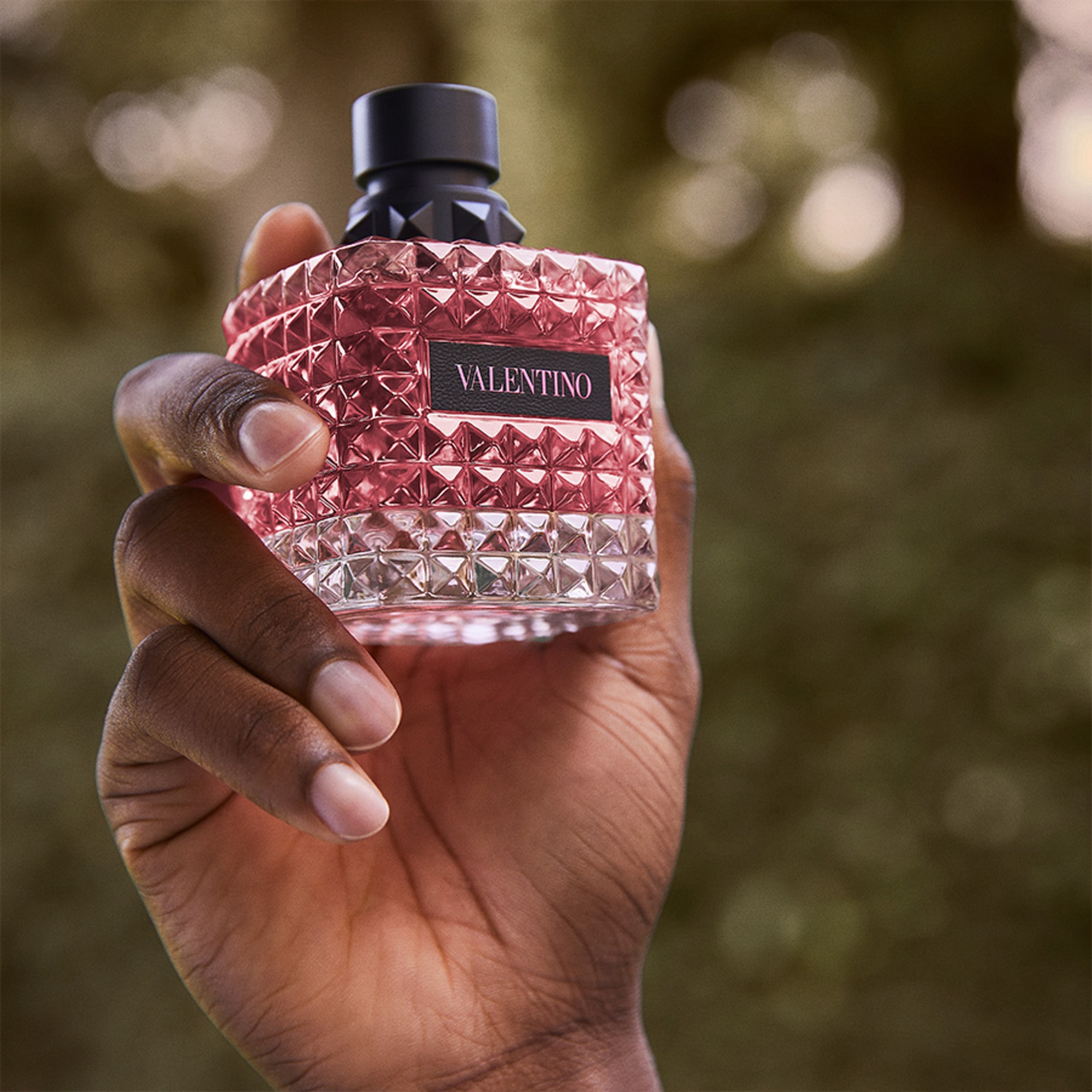 50 ML Valentino DONNA BORN IN ROMA Parfumovaná voda pre ženy  1 of 8 