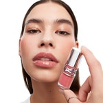  YVES SAINT LAURENT LOVESHINE PLUMPING LIP OIL Vyplňujúci olejový lesk na pery  2 of 3 Vyplňujúci olejový lesk na pery