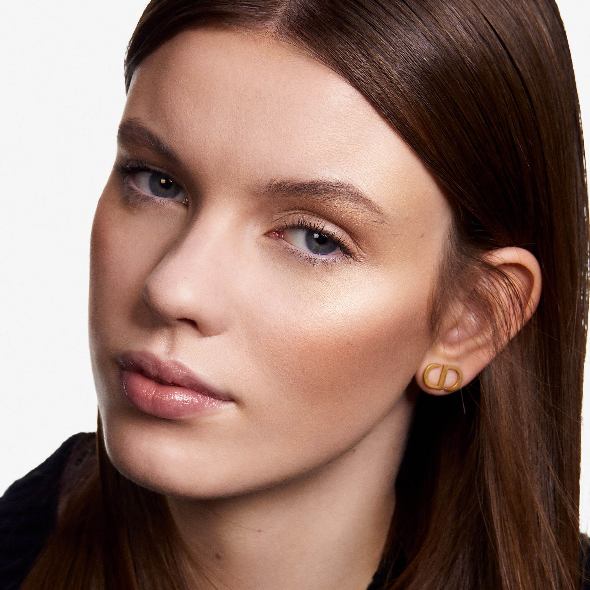 Multifunkčná paletka lícenky a rozjasňovača