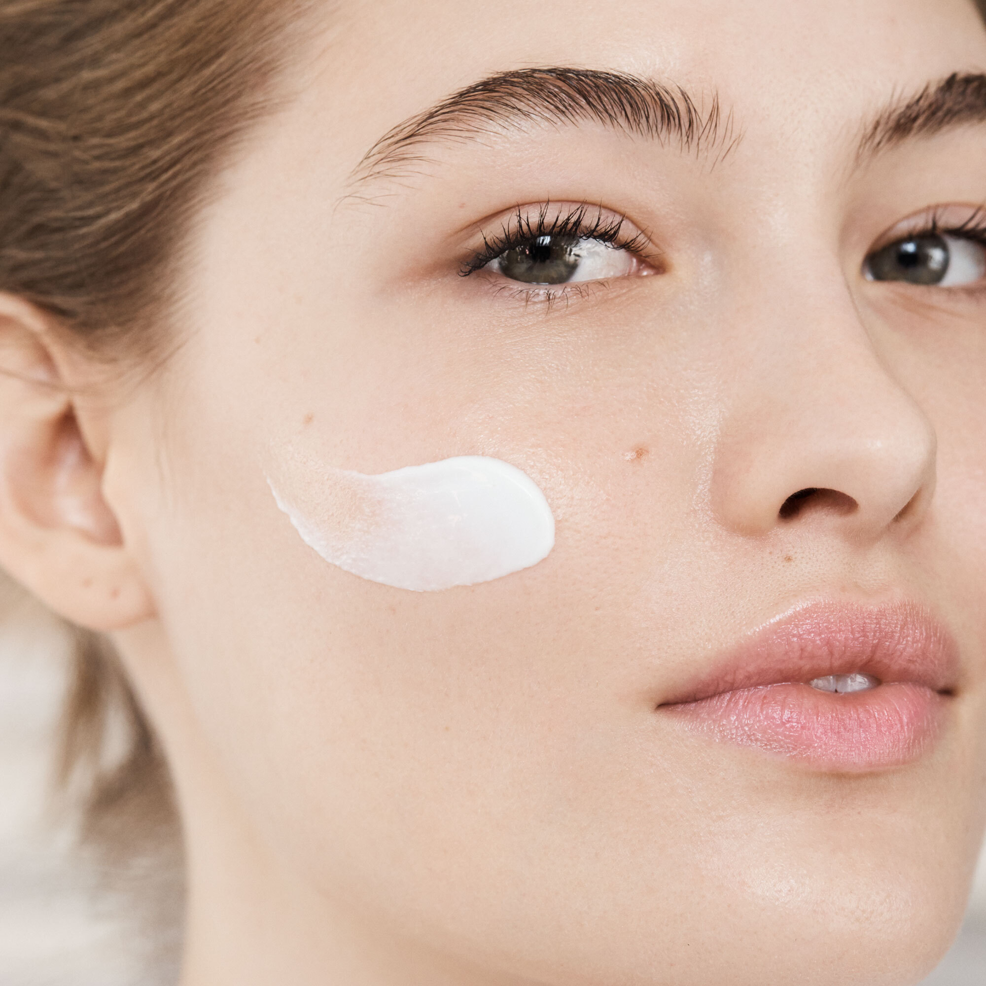  ESTÉE LAUDER DAYWEAR MULTI-PROTECTION ANTI-OXIDANT 24H-MOISTURE CREME SPF 15 Hydratačný krém  1 of 6 