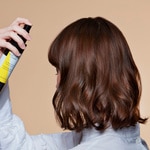 150 ML HAIR RITUEL BY SISLEY HAIR RITUEL VOLUMIZING SPRAY Sprej na objem vlasov 3 of 4 Sprej na objem vlasov