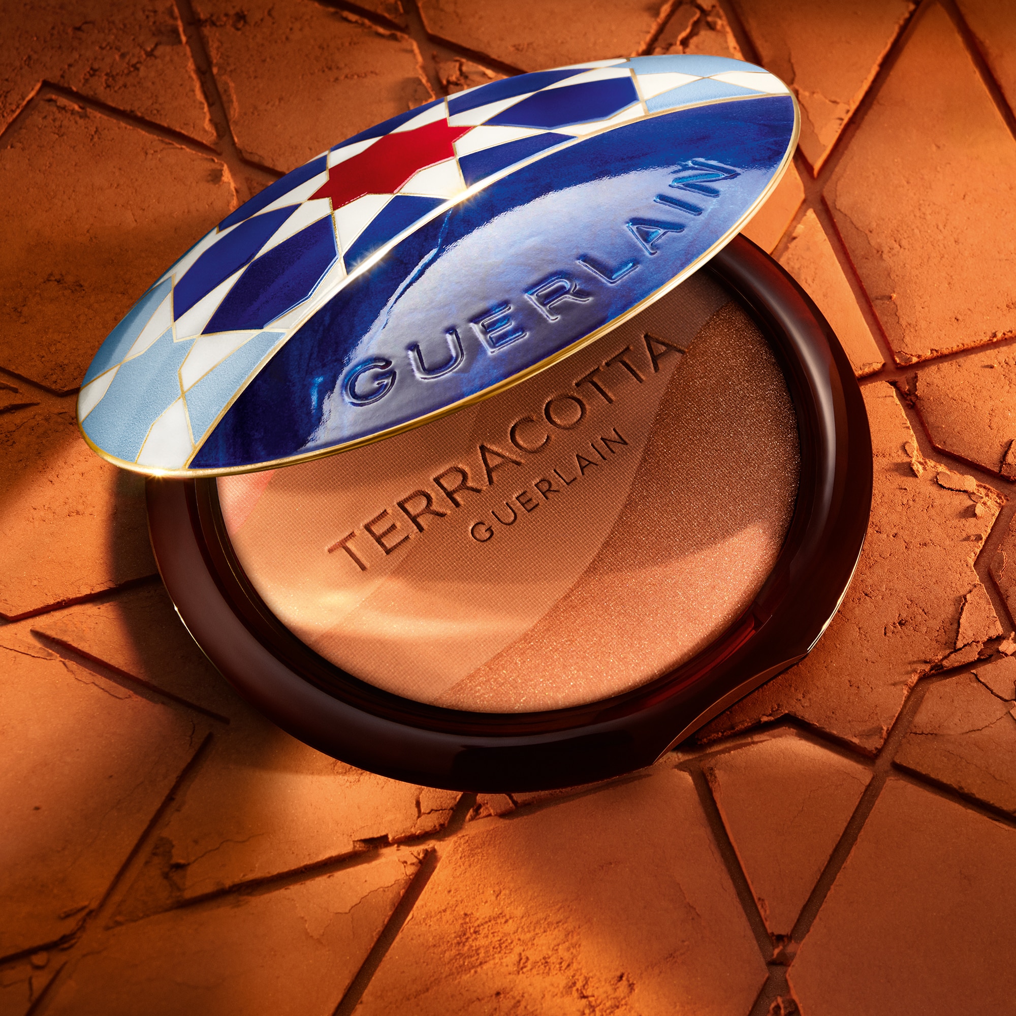 GUERLAIN TERRACOTTA Púder pre prirodzený slnkom rozžiarený vzhľad Limitovaná edícia 2 of 8 Púder pre prirodzený slnkom rozžiarený vzhľad Limitovaná edícia