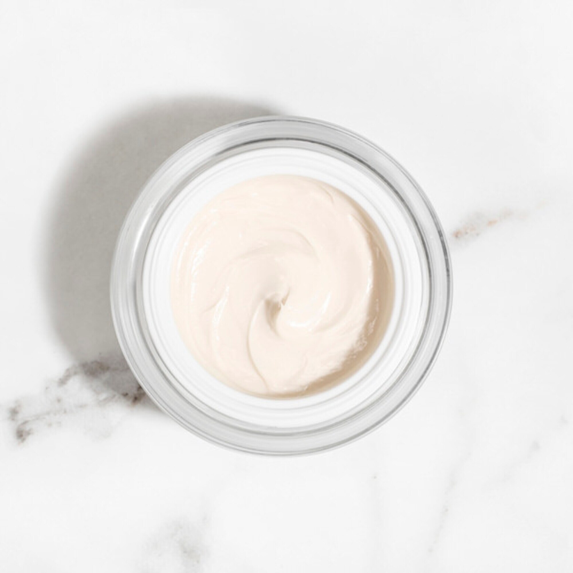 Spevňujúci krém na kontúry očí a pier