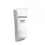 30 ML Dior DIOR SOLAR Hydrating Invisible UV fluid SPF 50+ PA++++  1 of 5 Hydrating Invisible UV fluid SPF 50+ PA++++
