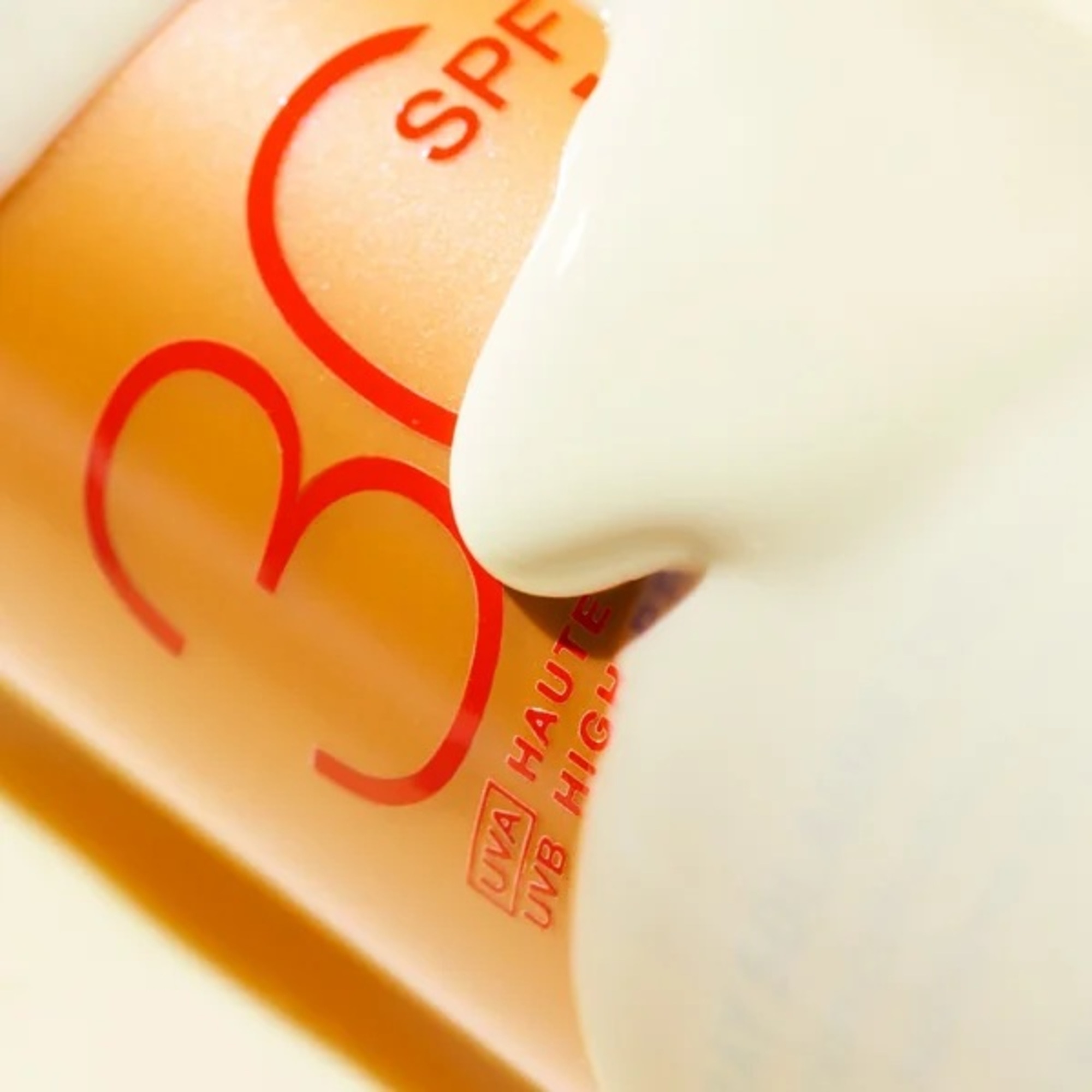 150 ML Nuxe SUN Jemný opaľovací sprej na tvár a telo s vysokou ochranou SPF 30 1 of 3