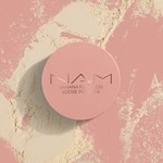 8 GR Nam BANANA FLAWLESS LOOSE POWDER Vyhladzujúci púder 2 of 3 Vyhladzujúci púder
