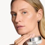 50 ML Dior DIOR CAPTURE SOFT CREME Krém na obličej a krk s jemnou texturou  2 of 5 Krém na obličej a krk s jemnou texturou