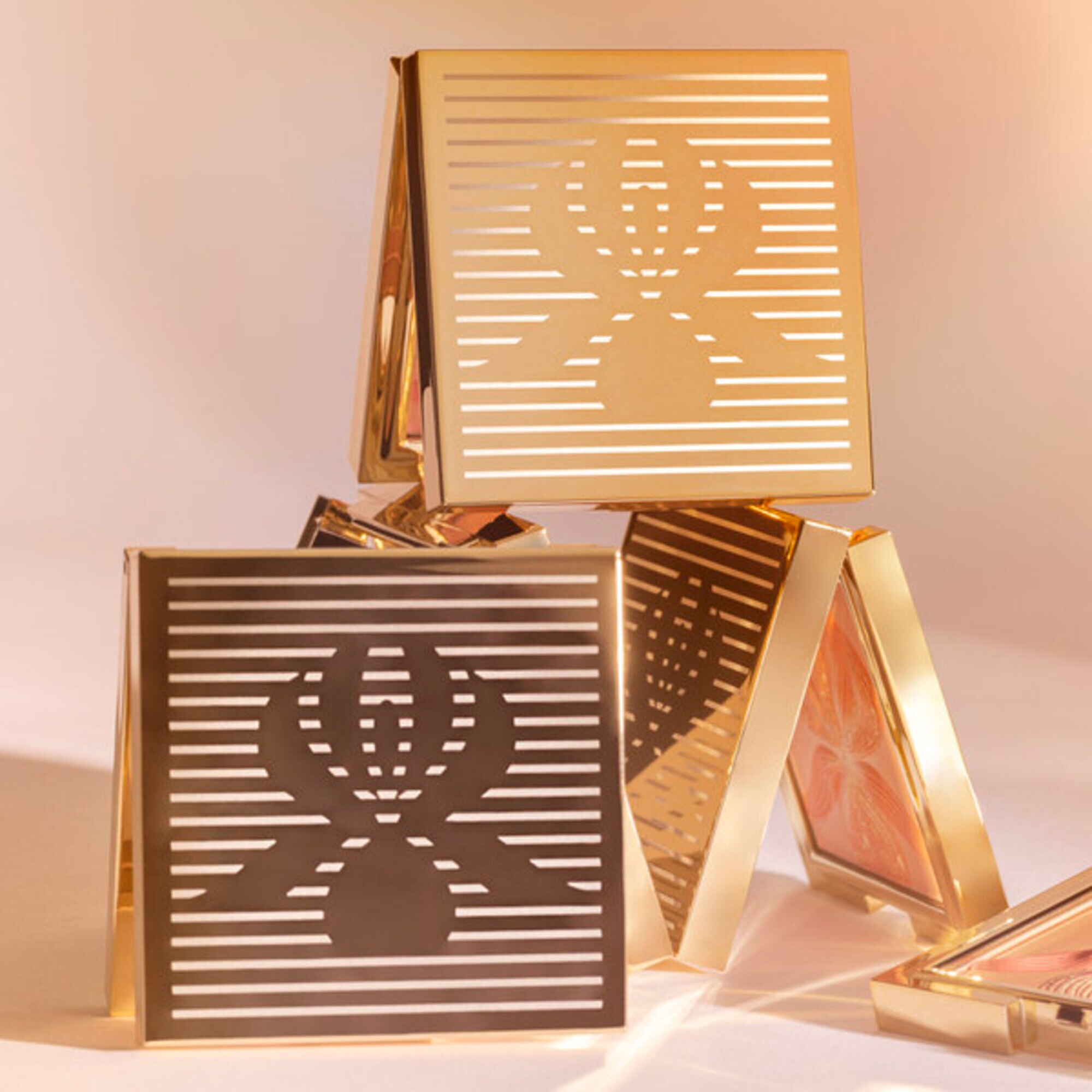 Rozjasňujúca kompaktná lícenka