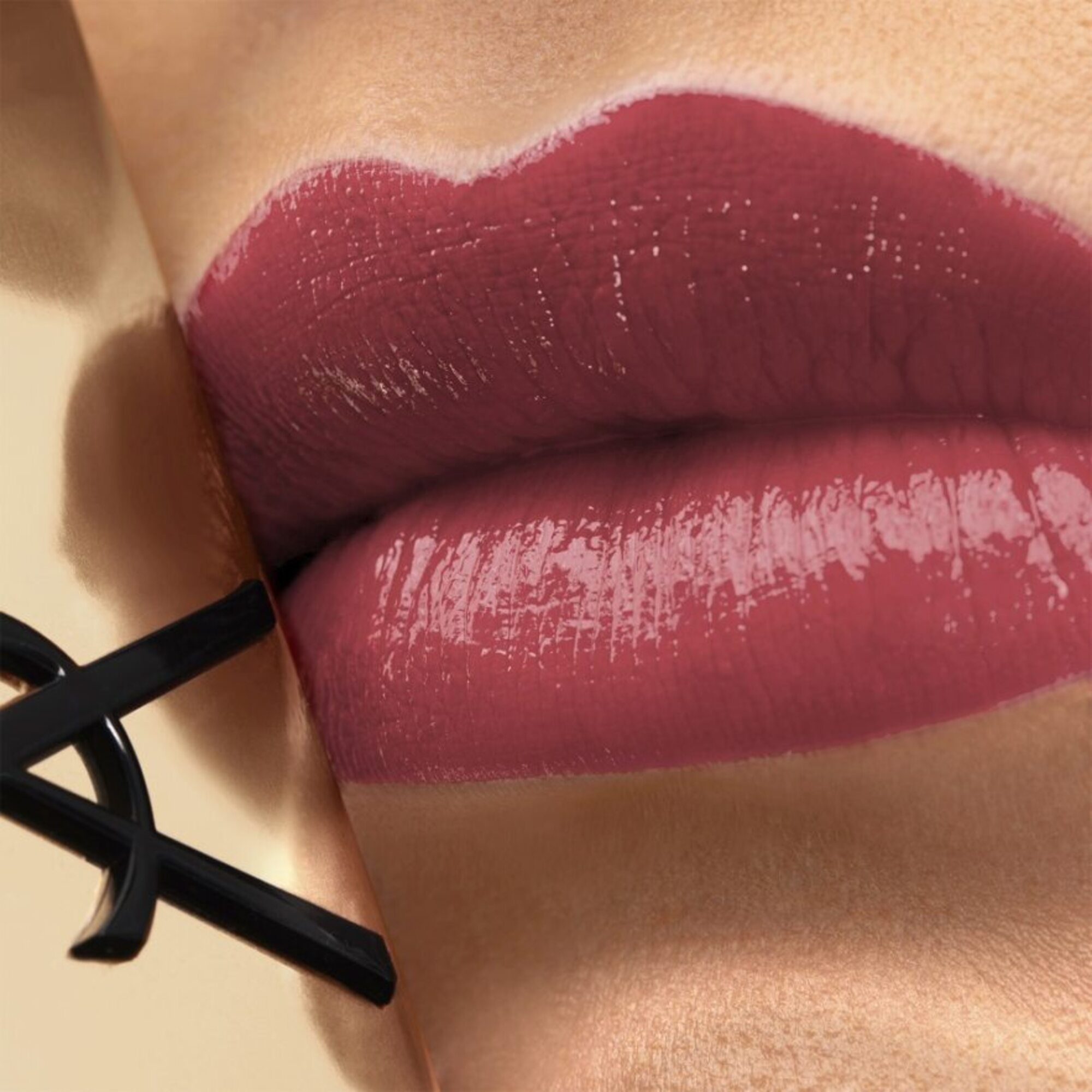 YVES SAINT LAURENT ROUGE PUR COUTURE RENO Rúž 1 of 3