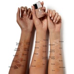  Clinique EVEN BETTER GLOW SPF 15 Rozjasňujúci make-up  2 of 3 Rozjasňujúci make-up
