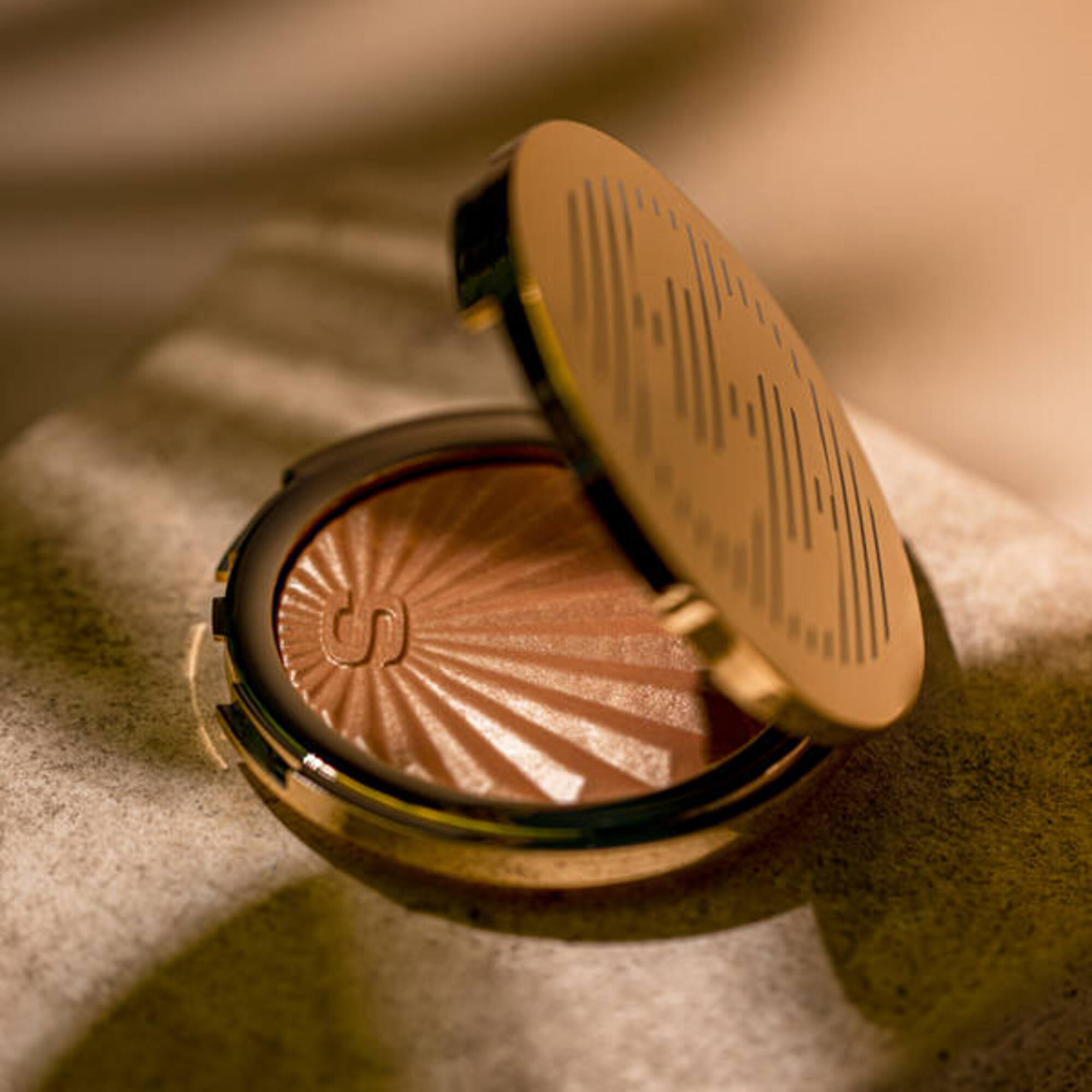 Kompaktný bronzer
