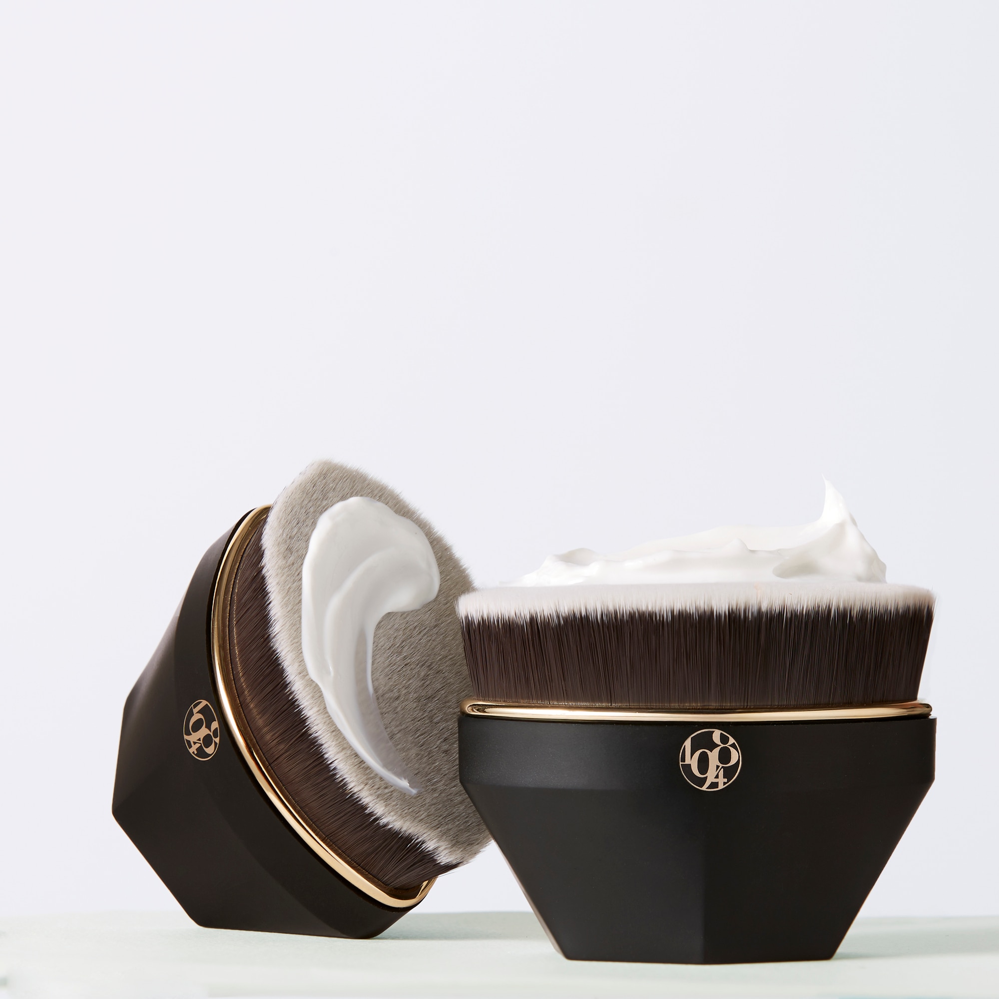 Štetec na starostlivosť a make-up