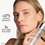 175 ML Dior DIOR CAPTURE INTENSIVE ESSENCE LOTION Pleťová esencia 2 of 7 Pleťová esencia