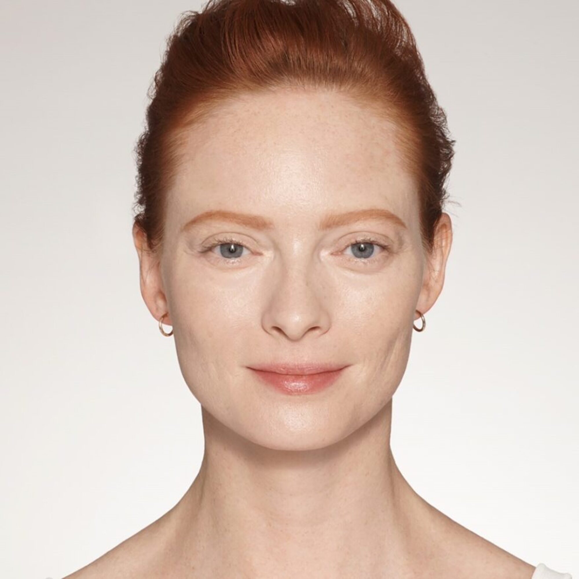  ESTÉE LAUDER BROW PERFECT 3D ALL - IN - ONE STYLER MULTI TASKER Multifunkčná ceruzka na obočie 3 v 4  1 of 3 